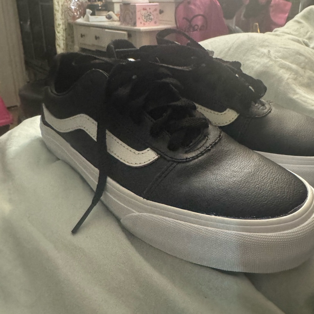 Black and White Vans Women’s 8